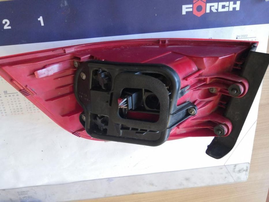 stop tripla aripa stânga Volkswagen Passat B7 variant