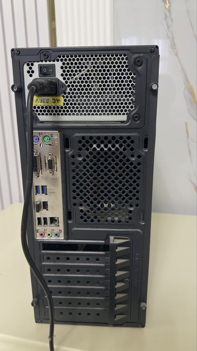 Монитор с процессором и клавиятурой