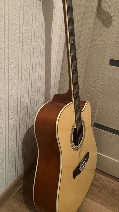 Срочно продам гитара adagio