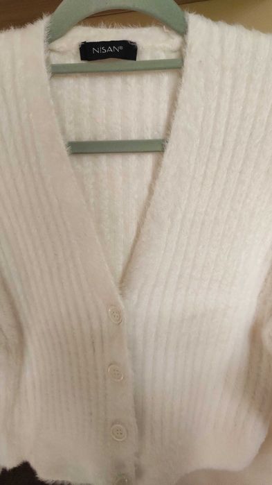 Белый пушистый кардиган