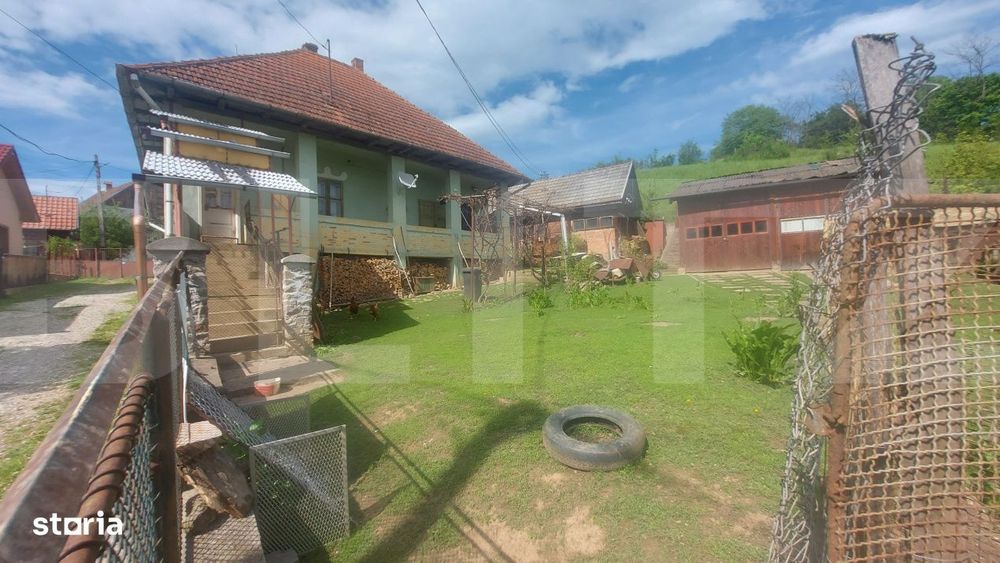 Casa traditionala cu curte generoasa, in centrul localitatii Valcele