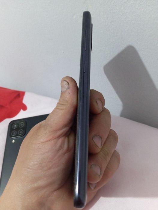 Продаю samsung a31 память 64