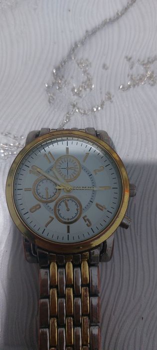 Часы наручные в нерабочий состоянии