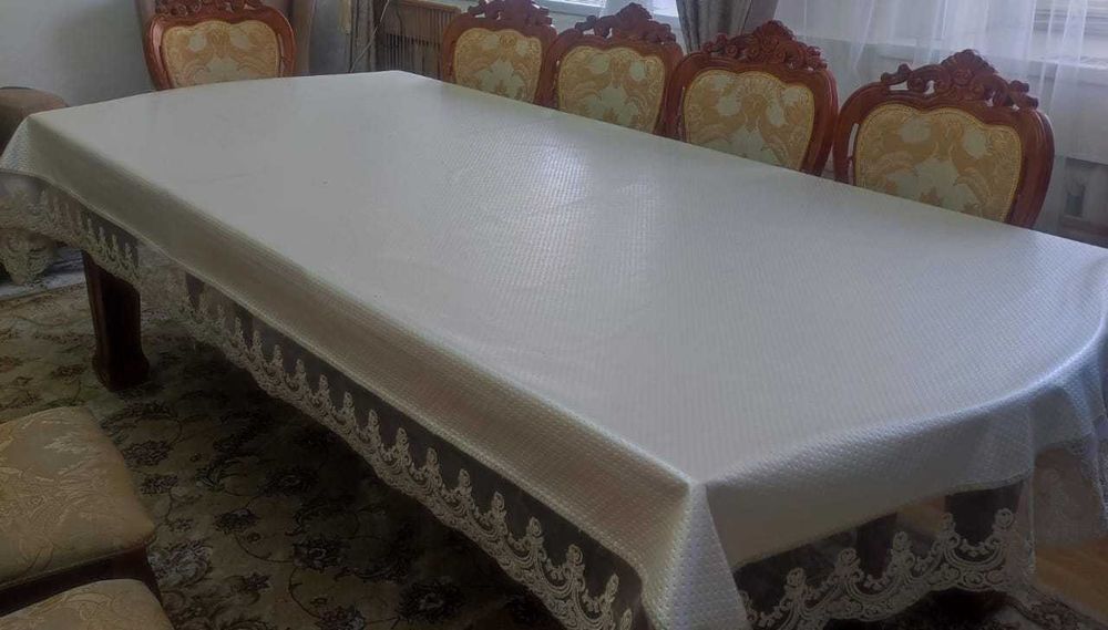 Стол со стульями