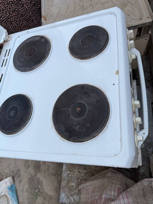 Продаётся Электрическая Плита Российский Очень хороший и Вытяжка