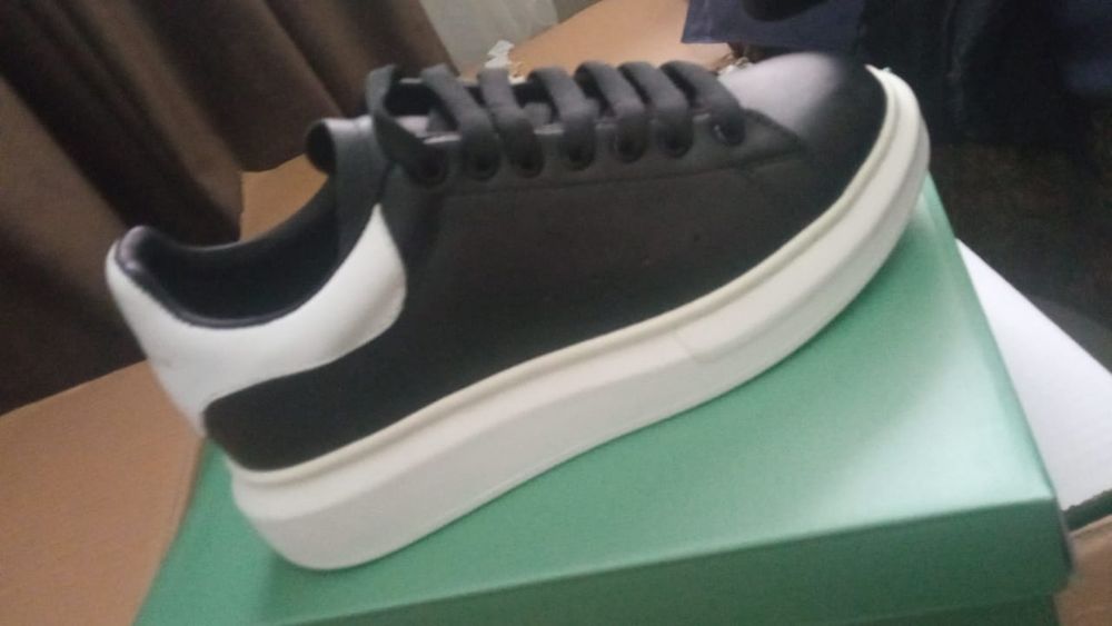 Женскийе крсссовки