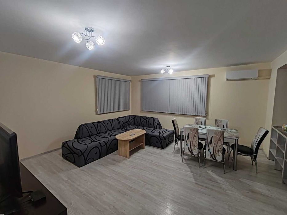 Дава се под наем Тристаен апартамент в Пловдив, Остромила - 118 кв.м за 650 € - Снимка #2