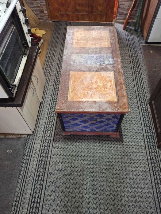 Автентичен дървен скрин