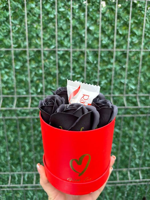 Подаръци от сапунени рози и сатенени рози