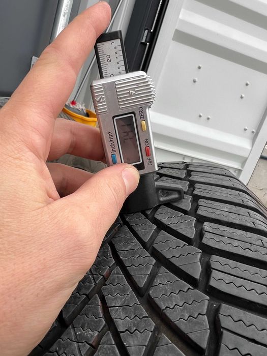 Продавам 4бр. зимни гуми Bridgestone BLIZZAK LM005 215/65/17 DOT2624!