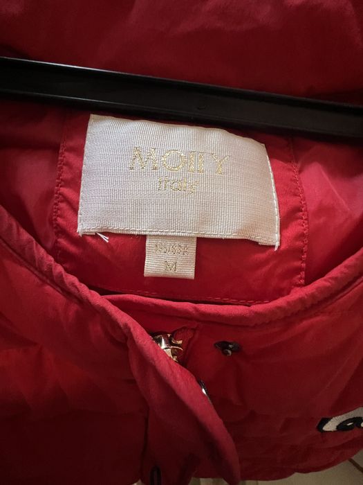 Яке в червен цвят