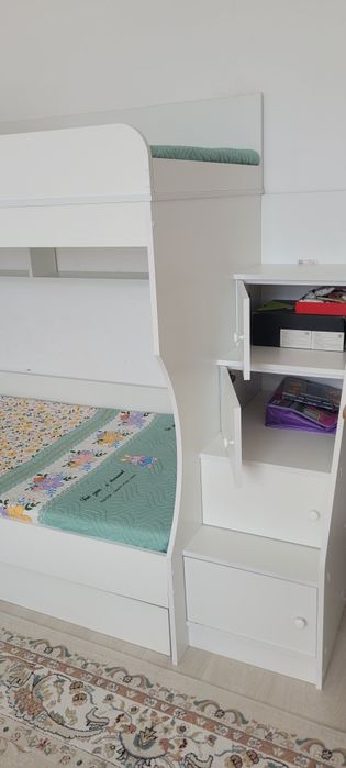 Продам двухъярусную  кровать