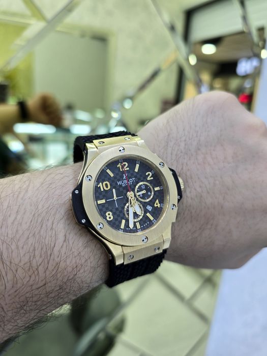 Продам золотые часы Хублот для спортивных и брутальных мужчин.