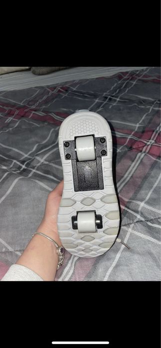 Vând adidași pentru copii tip role