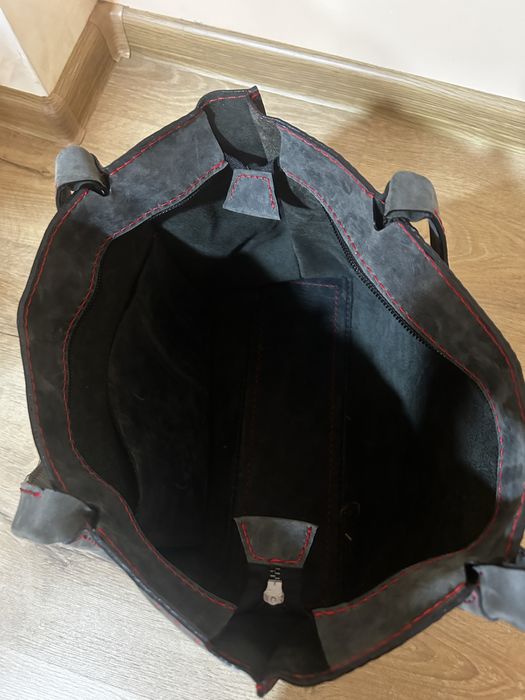 Дамска чанта от естественна кожа.