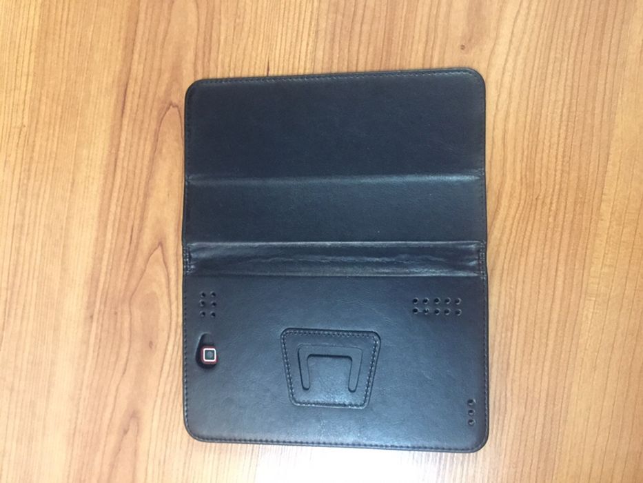 Чехлы на планшеты