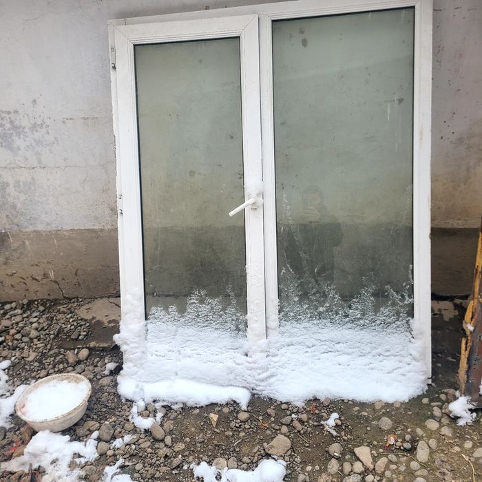Пластиковые дверь и окно