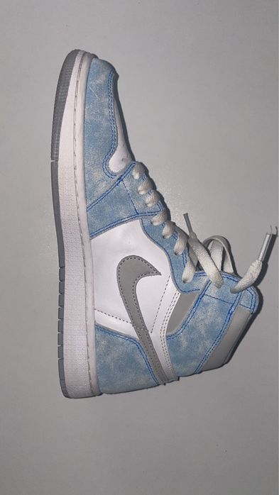 Jordan 1 Hyper Royal