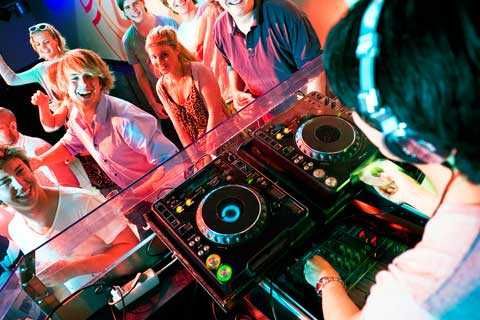 Ведущий. Dj звуковая аппаратура