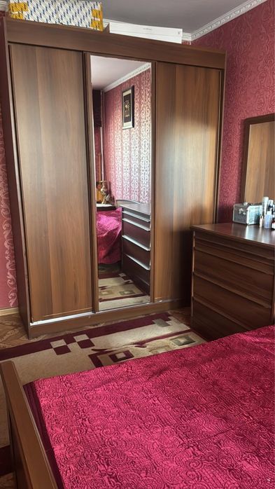 Продам спальный гарнитур