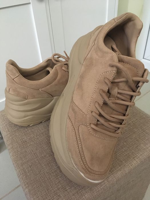 Adidas cu talpa inalta pentru fete