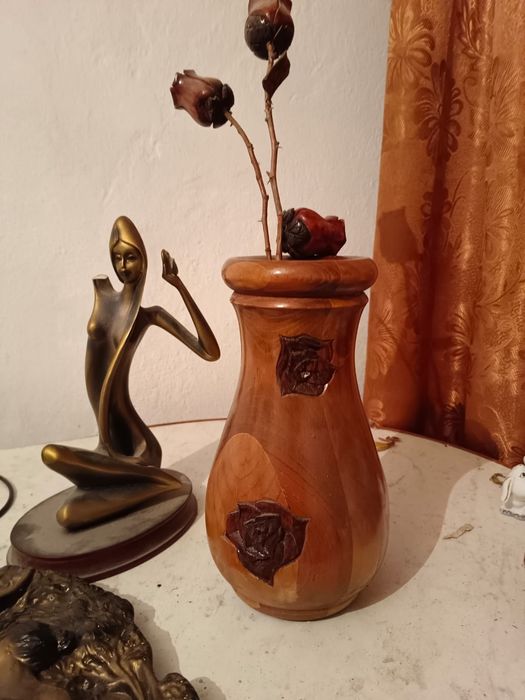 Продам барельеф женщина с оленем