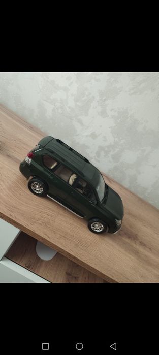 Модель машины Toyota land kruiser prada