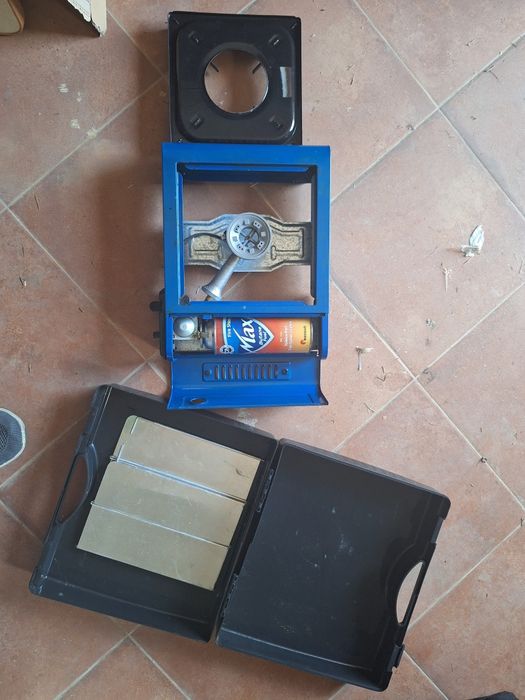 Газова котлон с малка бутилка