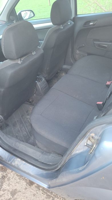 De vanzare Opel astra h an 2005 .