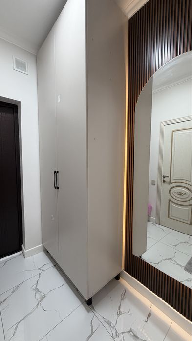 Продам шкаф в прихожую. Абсолютно новый!