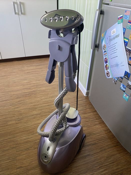 Отпариватель вертикальный для одежды.