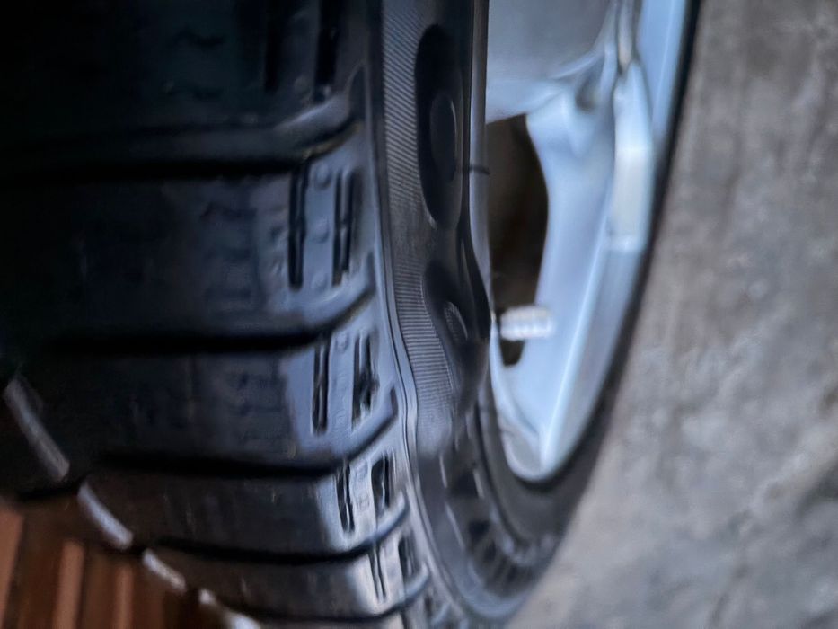 Jante Volkswagen R17 + anvelope iarnă Pirelli Sottozero 235/45 R17