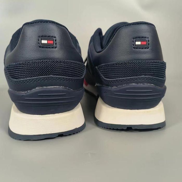 Кроссовки от бренда Tommy Hilfiger