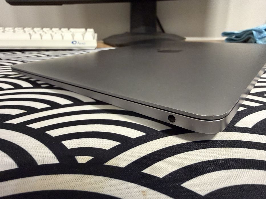 Продам Macbook Air M1