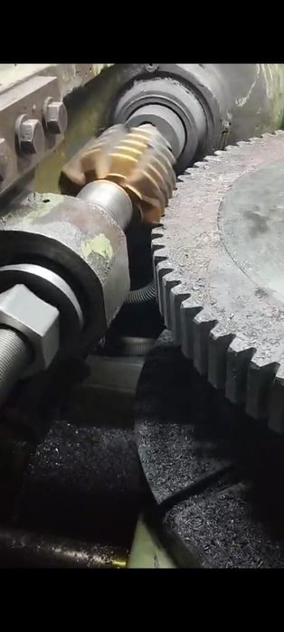 Токарный фрезерный сверловка  работой