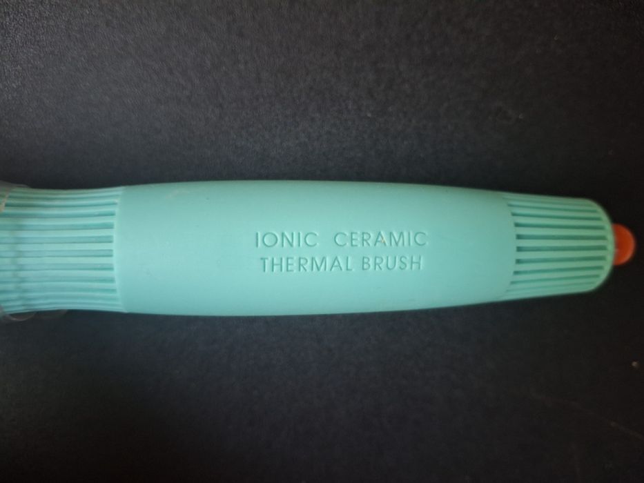 Perie ceramica ionica Moroccanoil. Pret farmacia tei: 136lei.