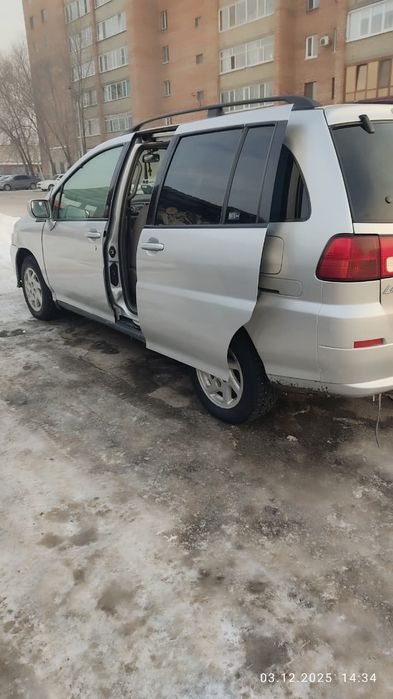 Nissan Prairie Liberty