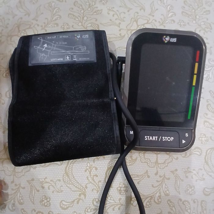 Qon bosim ōlchaydigan elektron apparat