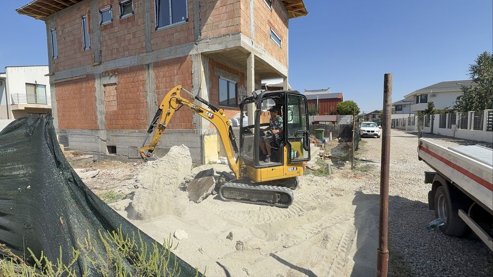 Buldoexcavator De Inchiriat/ Basculanta 8x4/ utilaje de inchiriat