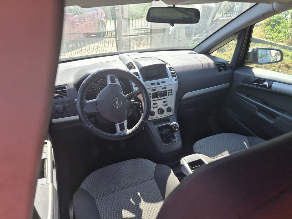 Masina Opel Zafira