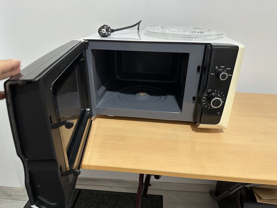 Cuptor Electrolux cu microunde de 800w