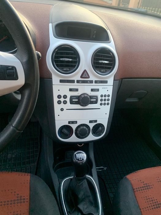 Opel Corsa D 1.3Cdti 95Cp Euro5

-Data primei înmatriculări 27.07.2011