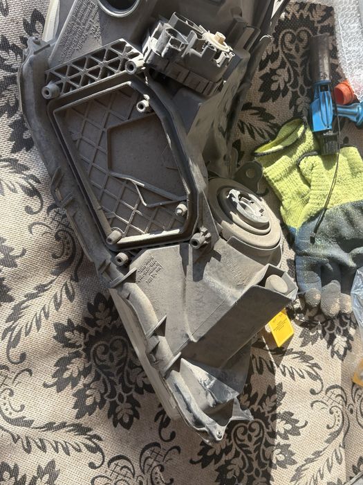 Фары на Subaru Outback.