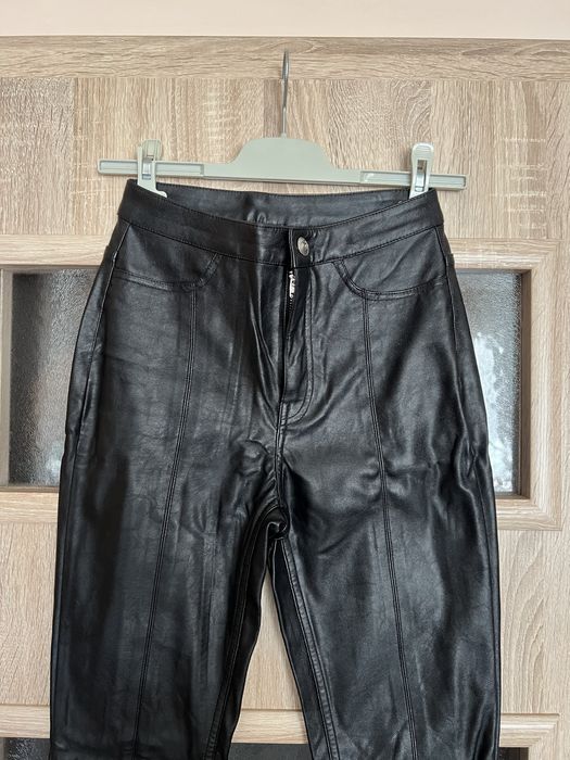 Кожен панталон H&M с цепка на крачола