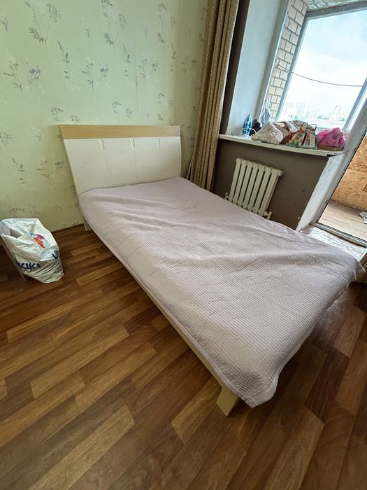 Кровать.  бежевая