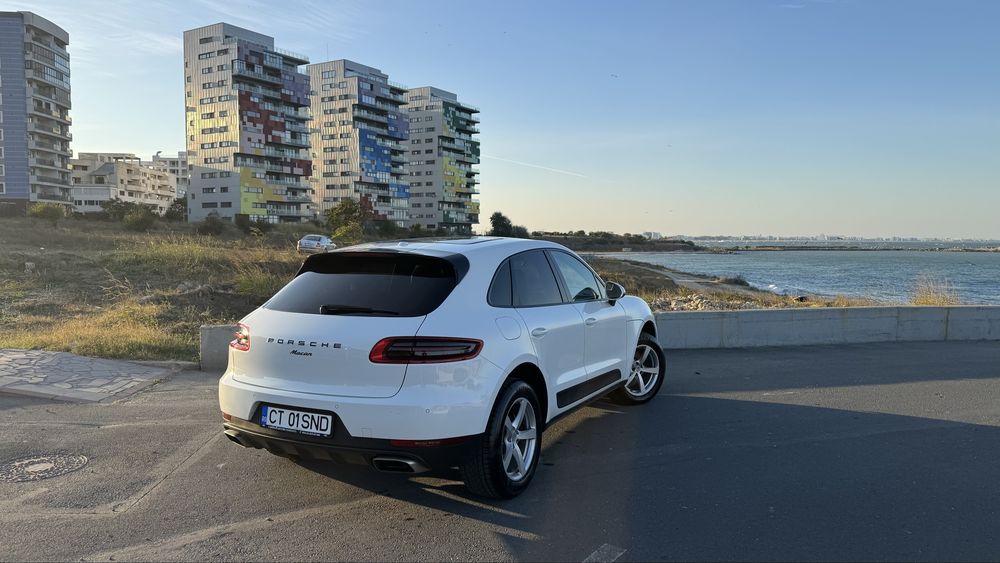 2017 Porsche Macan 2.0T R4 252 CP