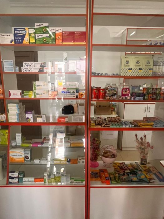 Витринный мебель для аптеки