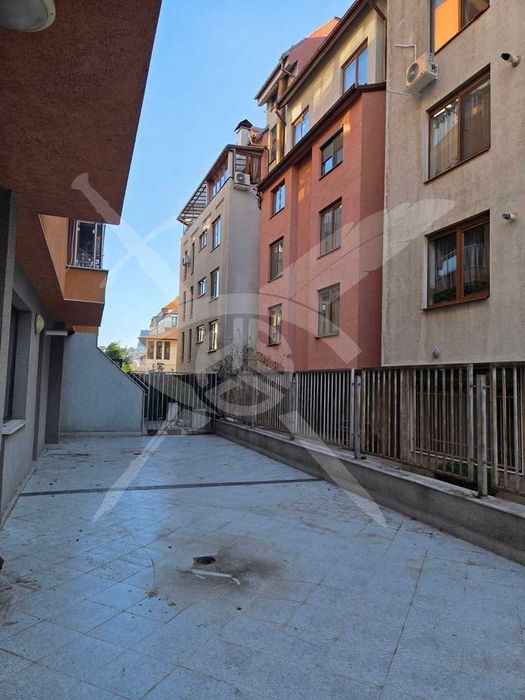 Четиристаен апартамент в кв. Манастирски ливади № 97904