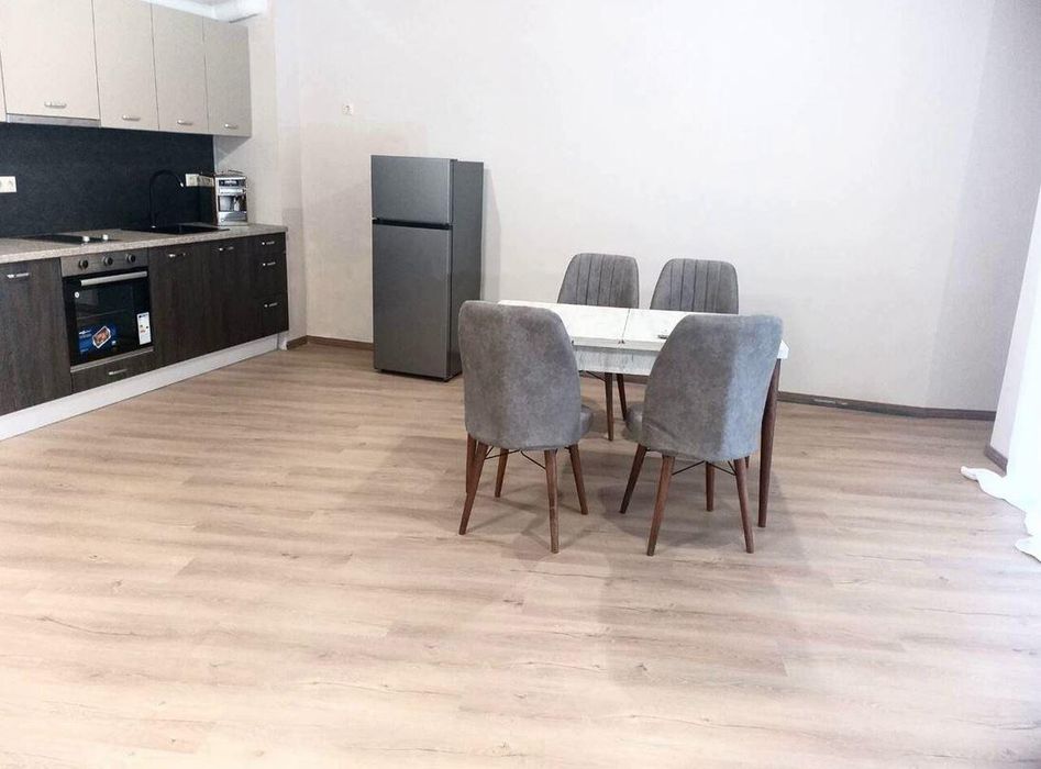 Дава се под наем Двустаен апартамент в Варна, Колхозен пазар - 68 кв.м за 650 € - Снимка #1