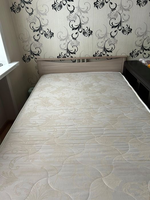 Продам кровать с матрасом